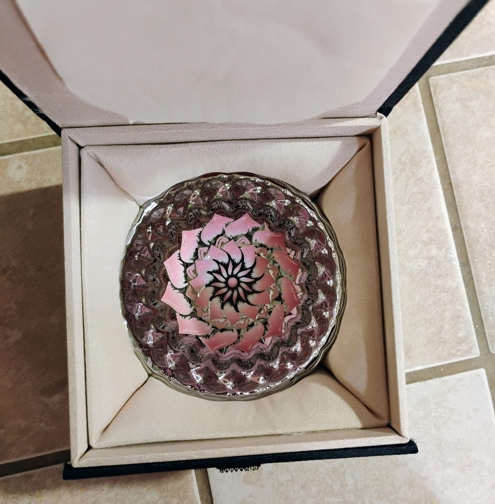 Pink And Silver Lotus Tea cup - Picture 5 of 6